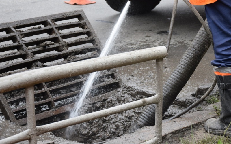 Промывка и прочистка ливневой канализации